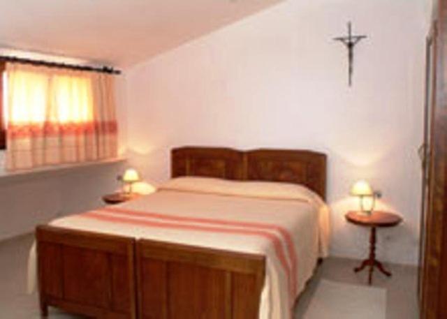 Su Cantaru Guesthouse Villanova Monteleone Zimmer foto