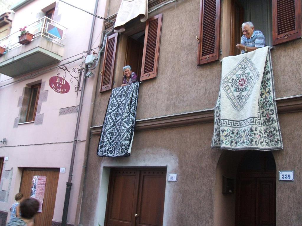 Su Cantaru Guesthouse Villanova Monteleone Zimmer foto