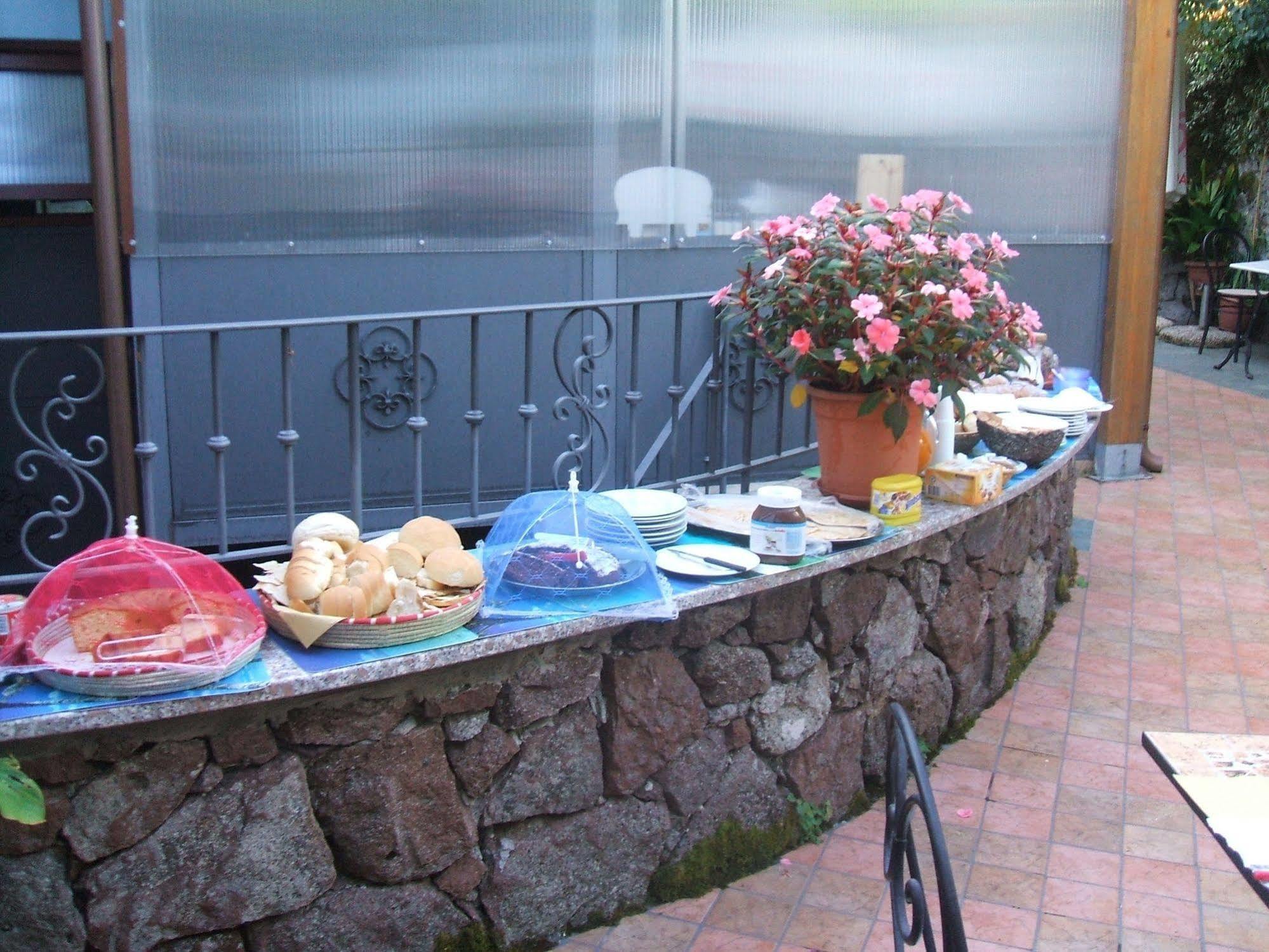 Su Cantaru Guesthouse Villanova Monteleone Exterior foto